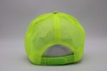Gorra trucker de malla, color neón amarillo, ajustable.