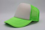 Gorra trucker de malla, color neón verde, ajustable.