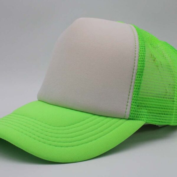 Gorra trucker de malla, color neón verde, ajustable.