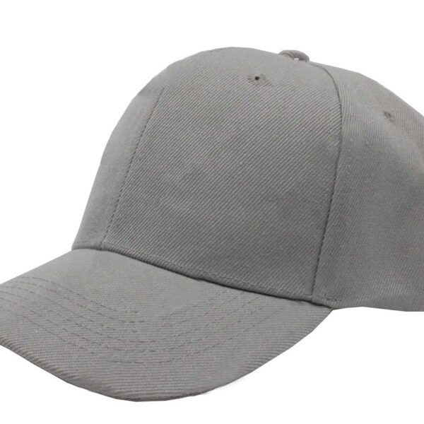 Gorra acrílico, color gris claro, ajustable.