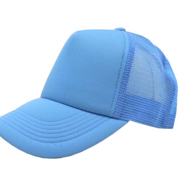 Gorra trucker de malla, color azul cielo, ajustable.