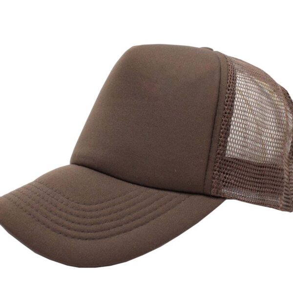 Gorra trucker de malla, color café, ajustable.