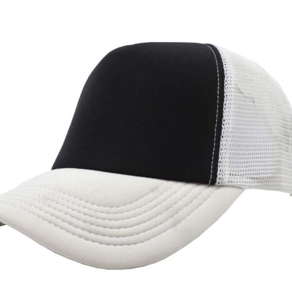 Gorra trucker de malla, color negro/blanco, ajustable.