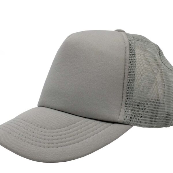 Gorra trucker de malla, color gris claro, ajustable.