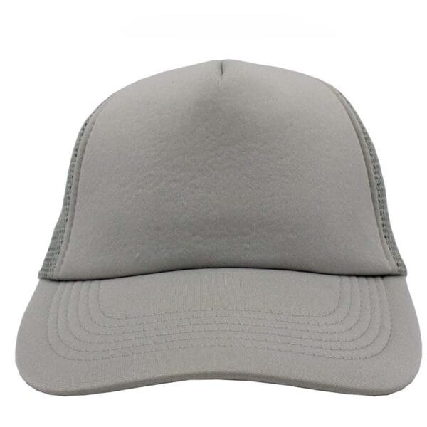 Gorra trucker de malla, color gris claro, ajustable.