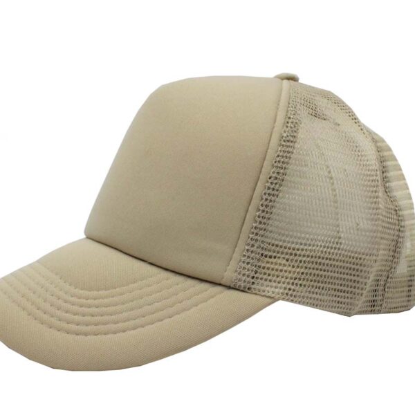 Gorra trucker de malla, color kakhi, ajustable.