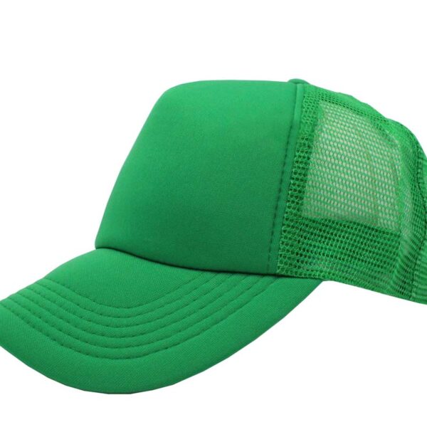 Gorra trucker de malla, color verde bandera, ajustable.