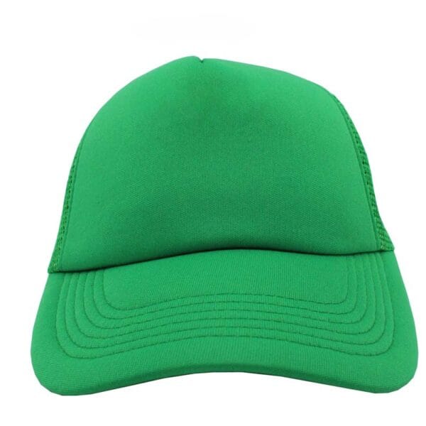 Gorra trucker de malla, color verde bandera, ajustable.