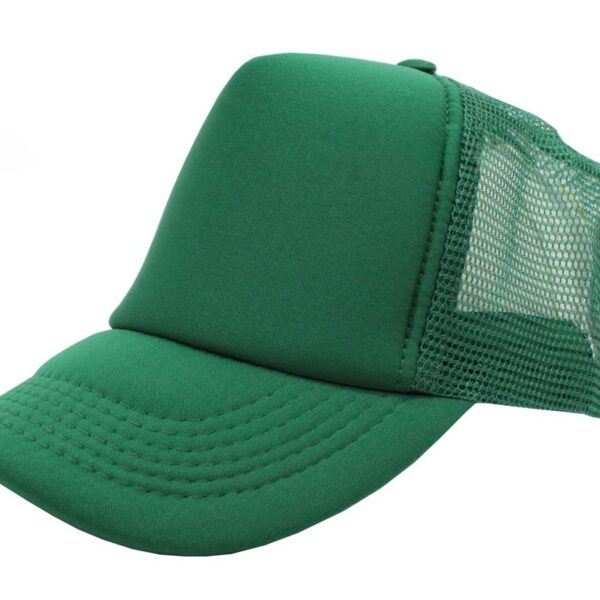 Gorra trucker de malla, color verde botella, ajustable.