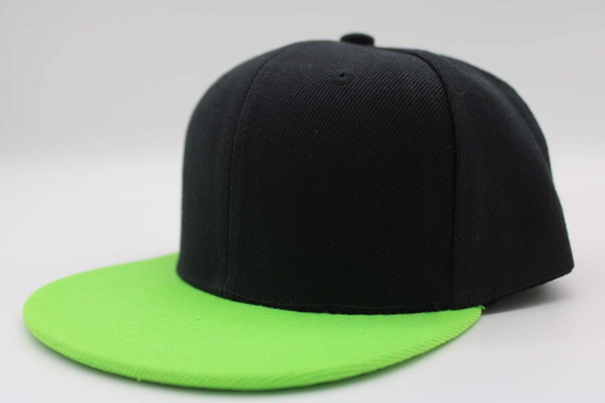 GORRA_ACRILICO_PLANA_INFANTIL_NEGRO_VERDE_LIMON Gorra acrílico plana, ajustable.