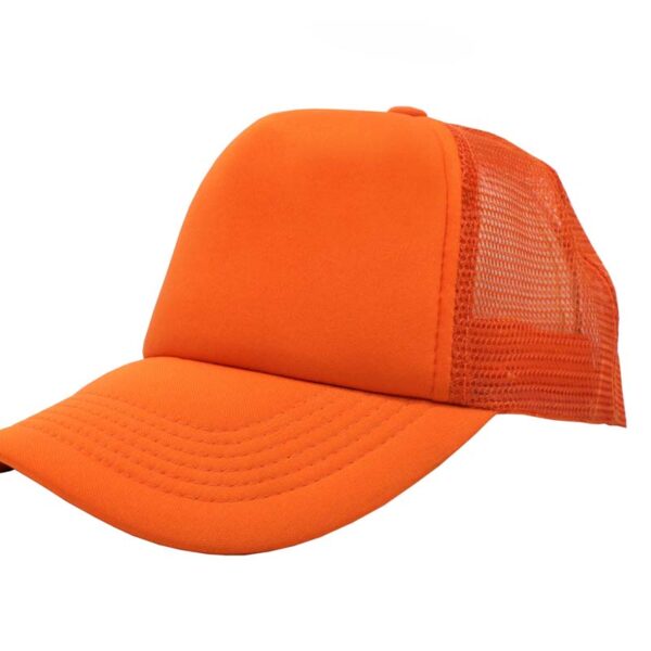 Gorra trucker de malla, color naranja, ajustable.