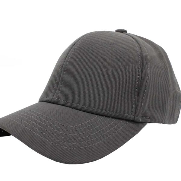 Gorra flex, color gris oscuro, ajustable.