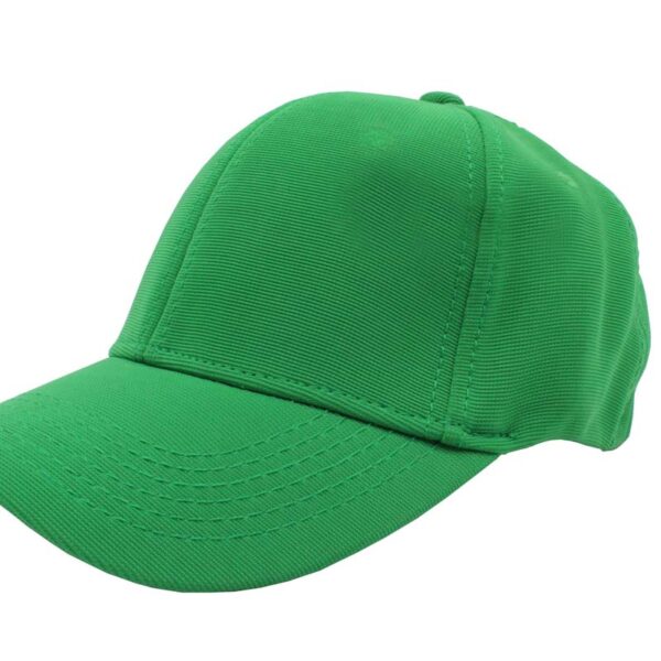 Gorra flex, color verde bandera, ajustable.